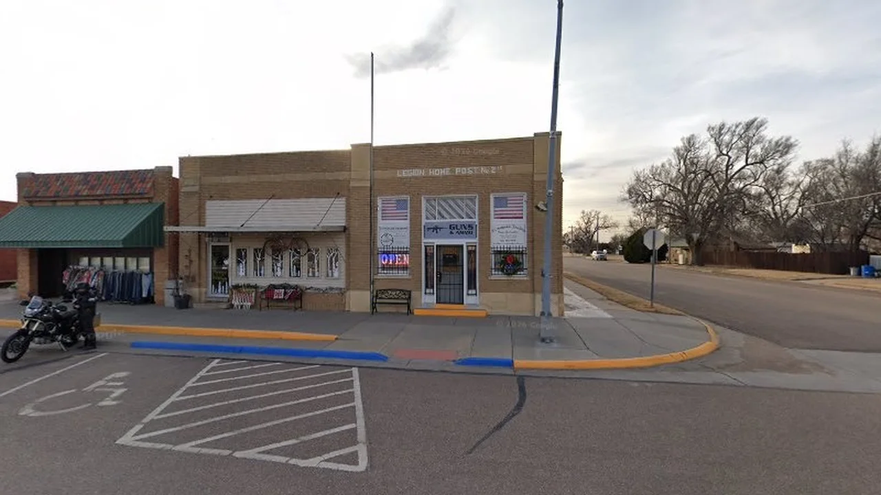 Consignment store in Fowler, Kansas: Three Bends Rustiques