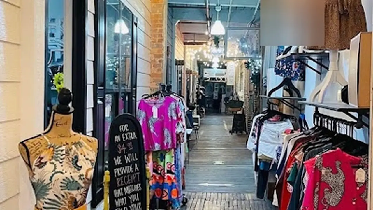 Consignment store in Griffin, Georgia: Three Peas In A Pod Luxury Consignment