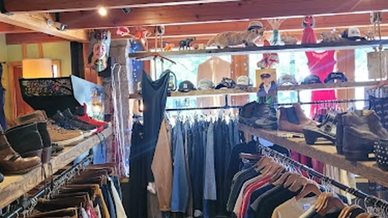 Consignment store in Ashland, Oregon: Three Penny Mercantile