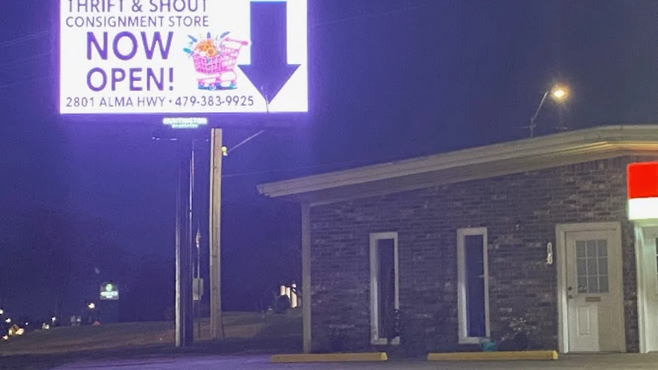 Consignment store in Van Buren, Arkansas: Thrift and Shout