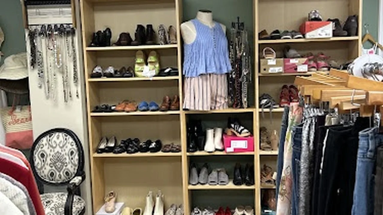 Consignment store in Putnam, Connecticut: Thrift Happens
