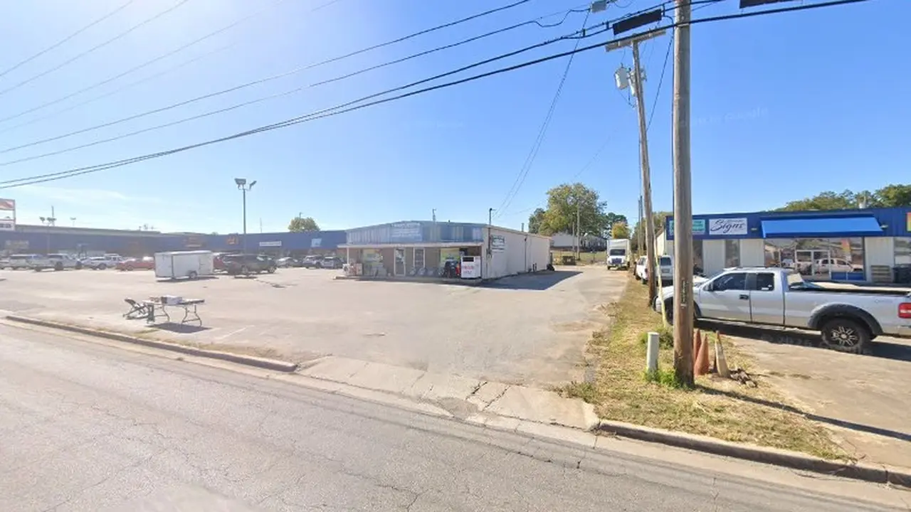 Consignment store in Decatur, Alabama: Thrift store El Pulgón Mexicano