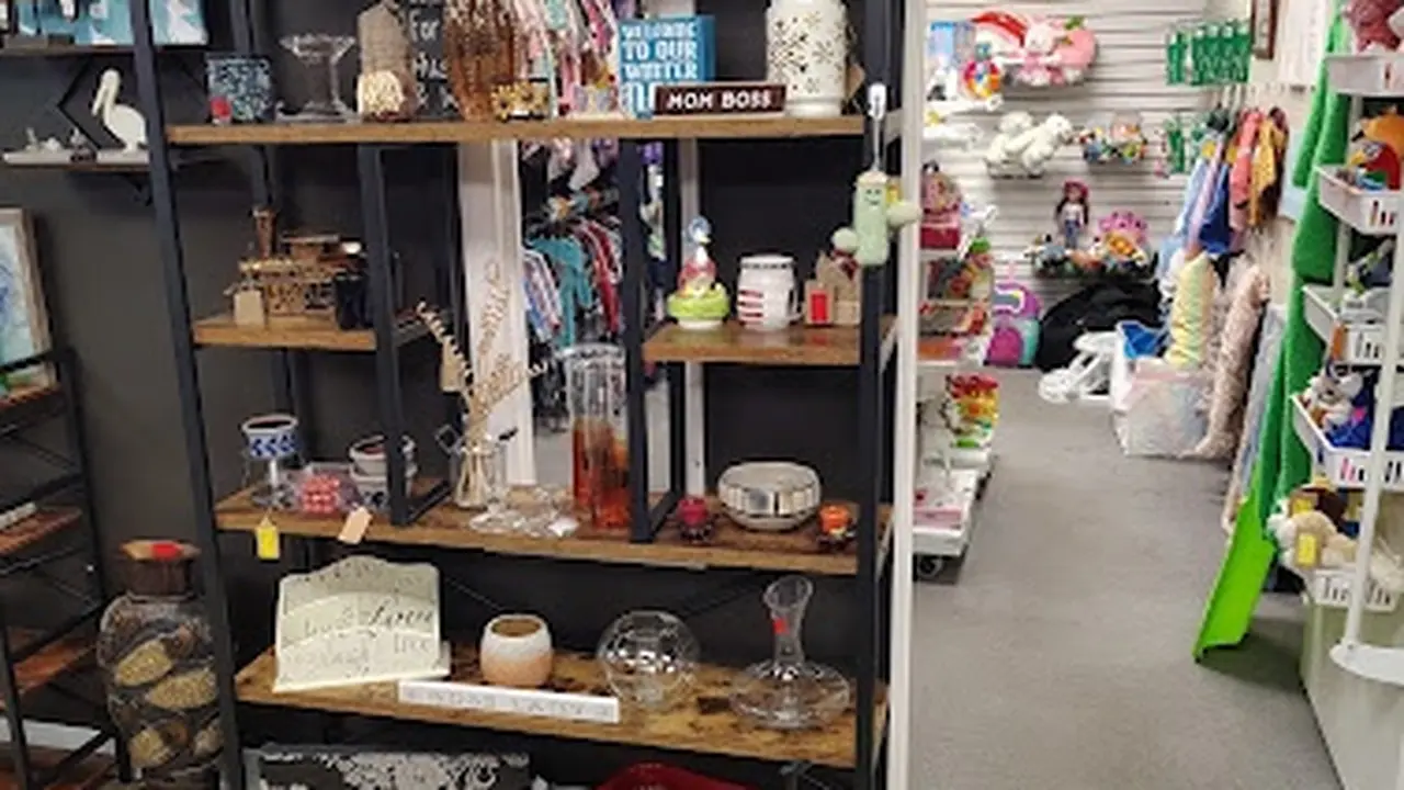 Consignment store in Beloit, Wisconsin: Thriftique Consignment Boutique