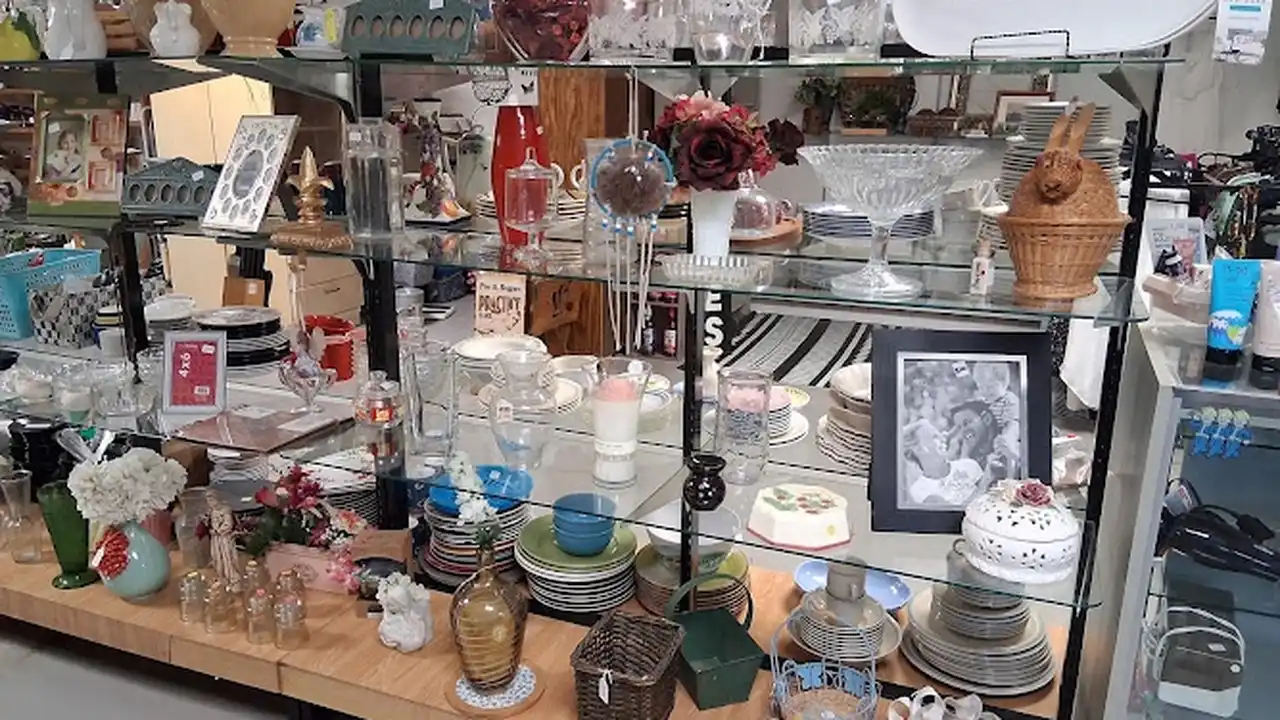 Consignment store in Heavener, Oklahoma: Thrifty Bea's