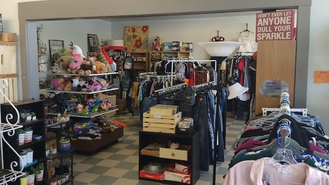 Consignment store in Fresno, California: Thrifty mama segunda & consignment store
