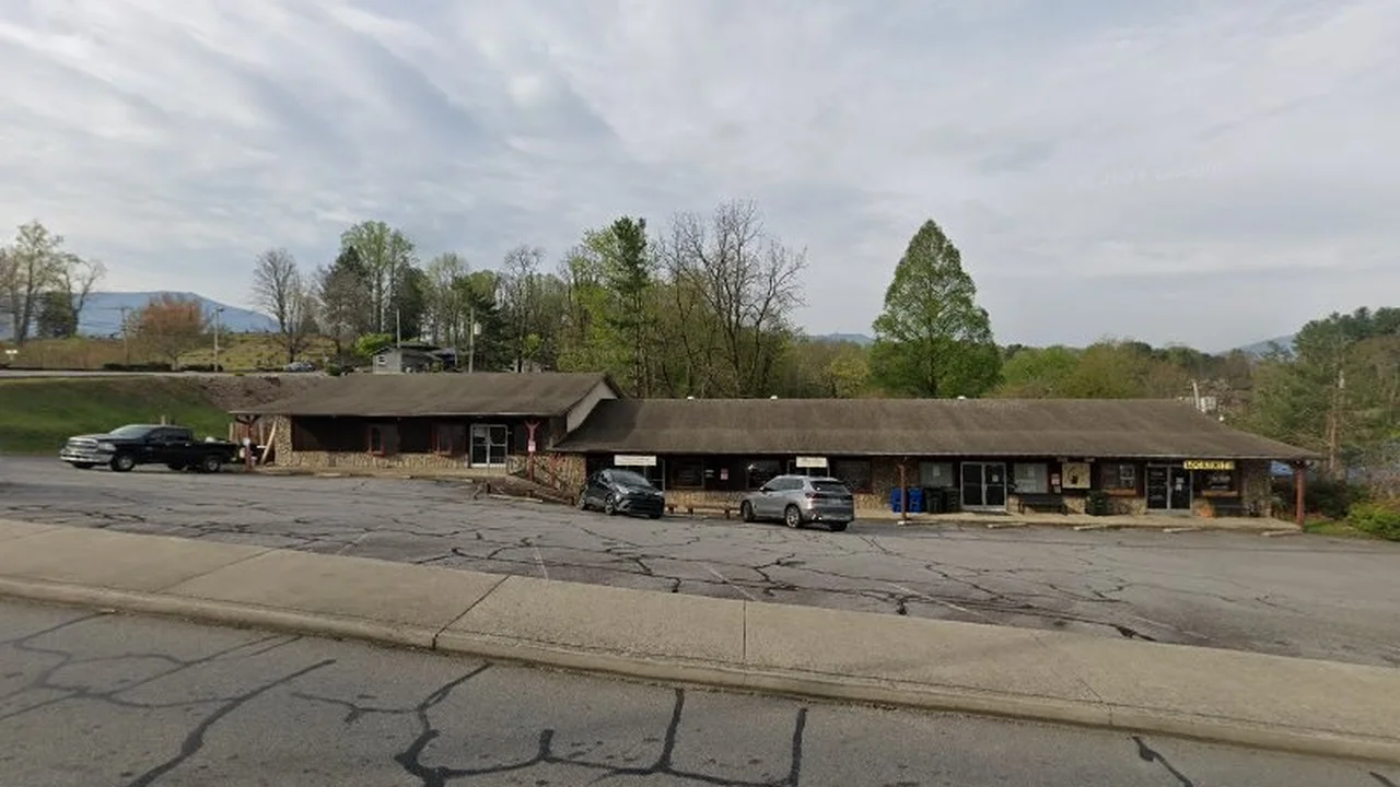 Consignment store in Waynesville, North Carolina: Thrifty Nurse Scrubs & More