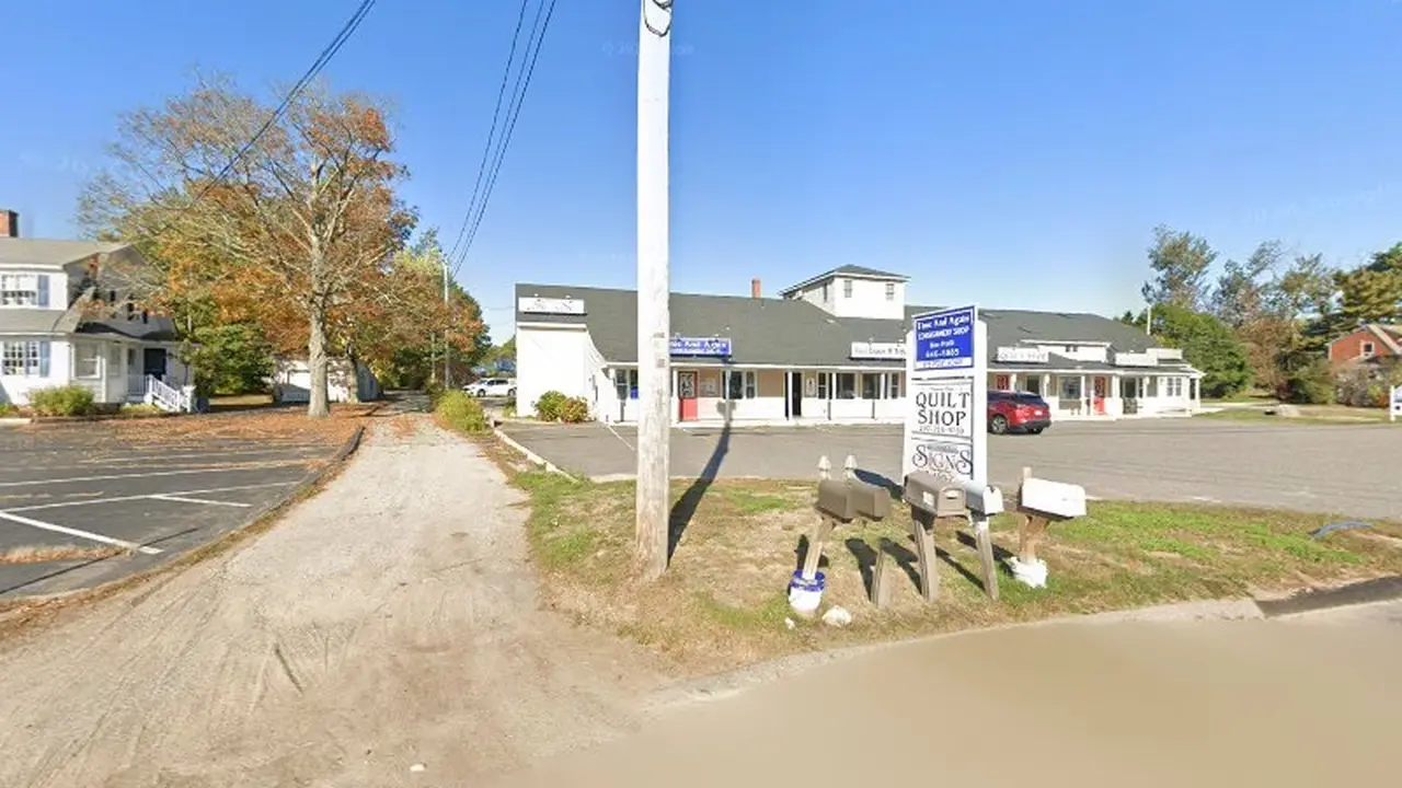 Consignment store in Wells, Maine: Time & Again Comm Consignment