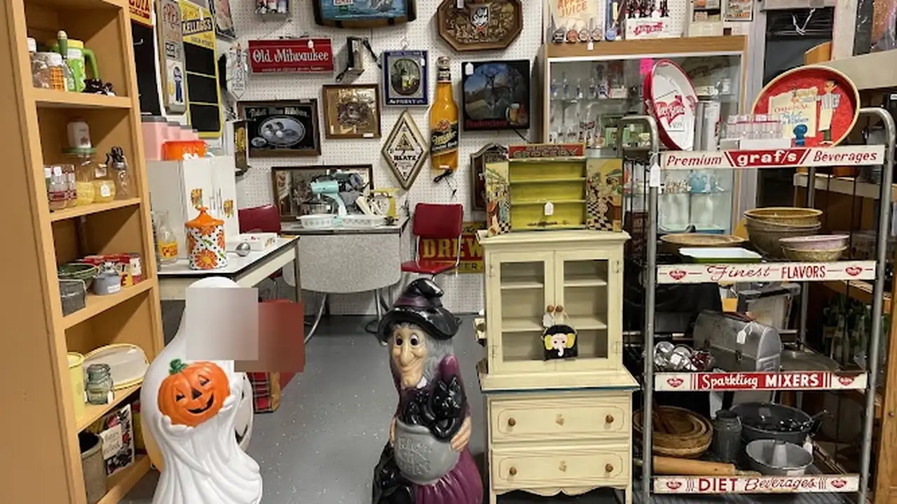 Consignment store in Little Chute, Wisconsin: Timeless Vintage and Consignment