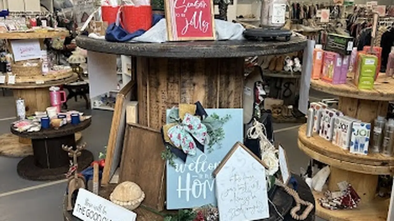 Consignment store in Russellville, Kentucky: Tina's Treasures Consignment & Boutique