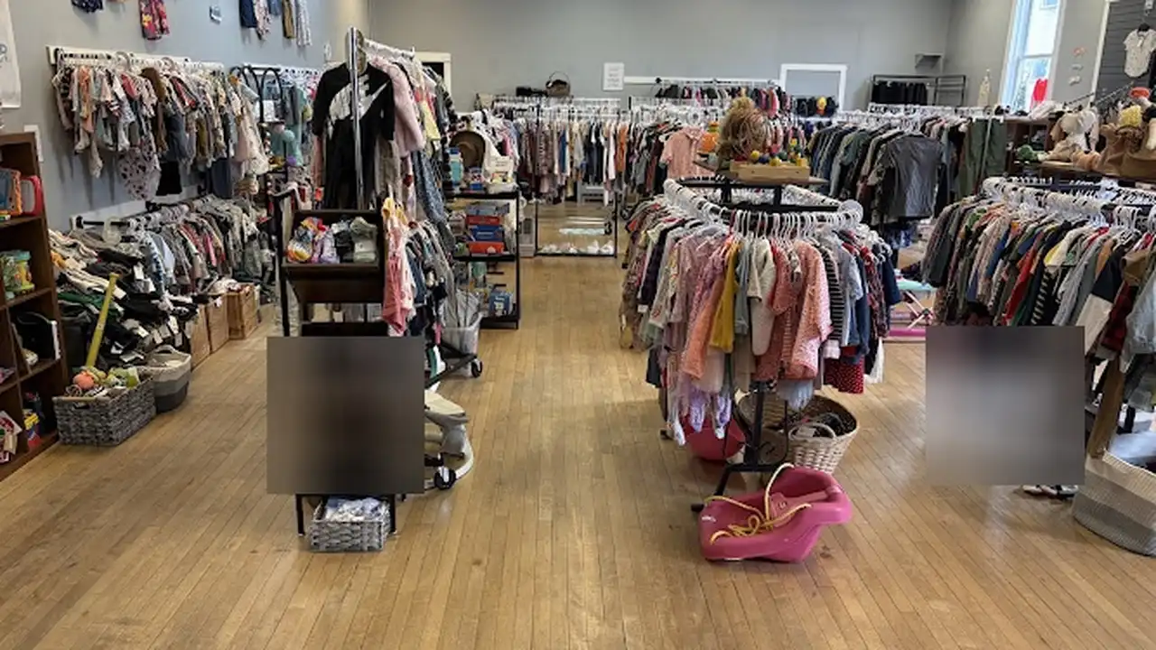 Consignment store in Friday Harbor, Washington: Tiny Tides Consignment