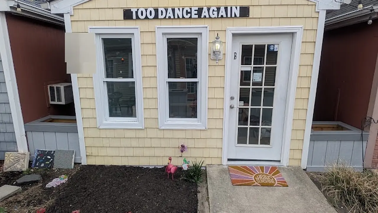 Consignment store in Millville, New Jersey: Too Dance Again