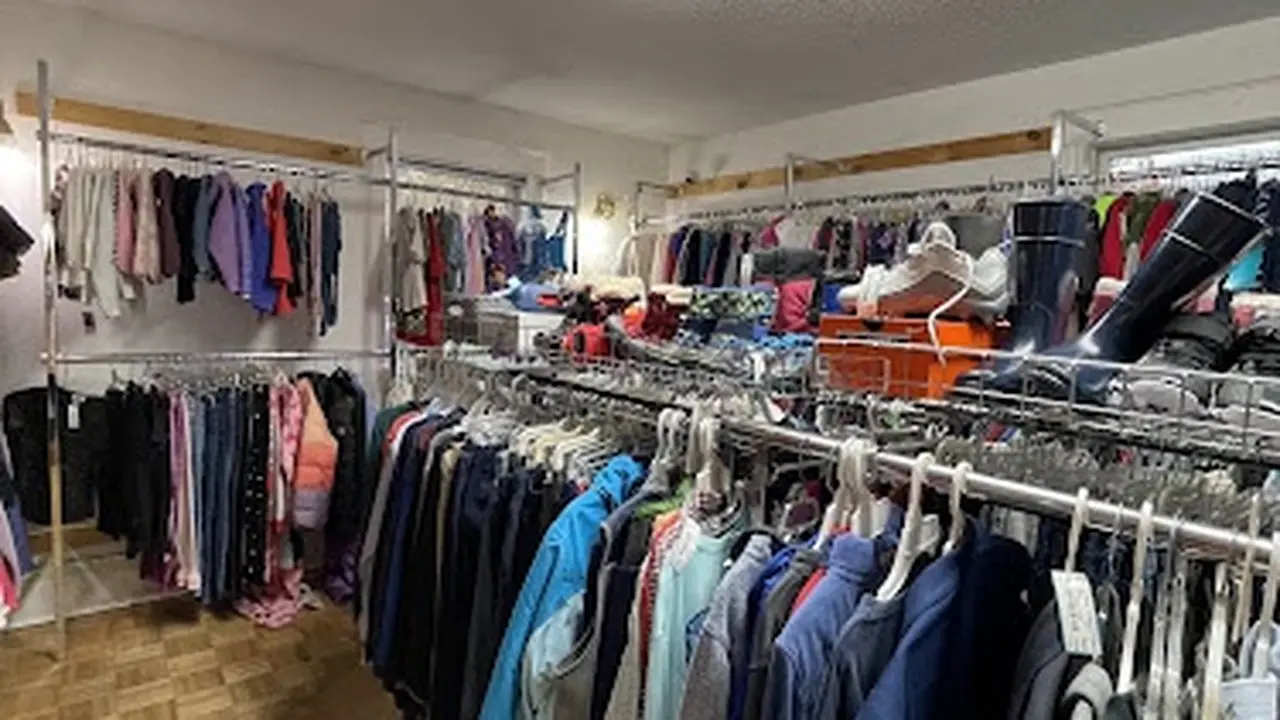 Consignment store in Granby, Connecticut: Top Drawer Consignment Boutique