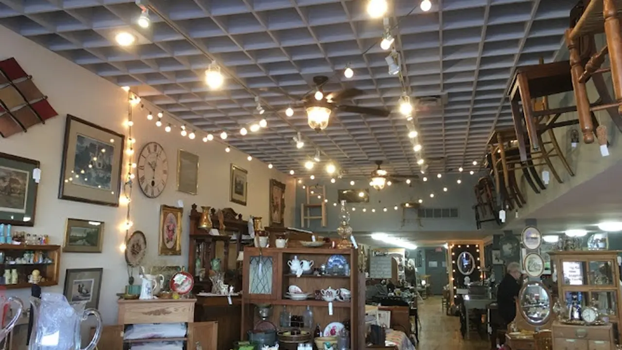Consignment store in Scottsbluff, Nebraska: Tossed & Found