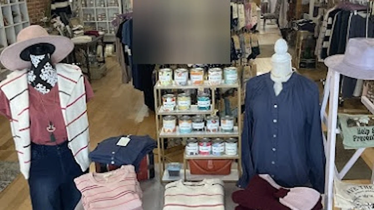 Consignment store in Burlington, Iowa: Traces Boutique