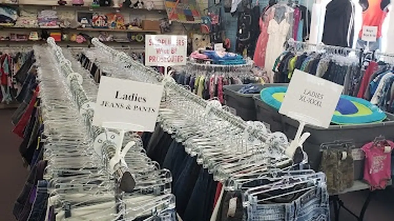 Consignment store in Willow Creek, California: Trade Winds Consignment Boutique