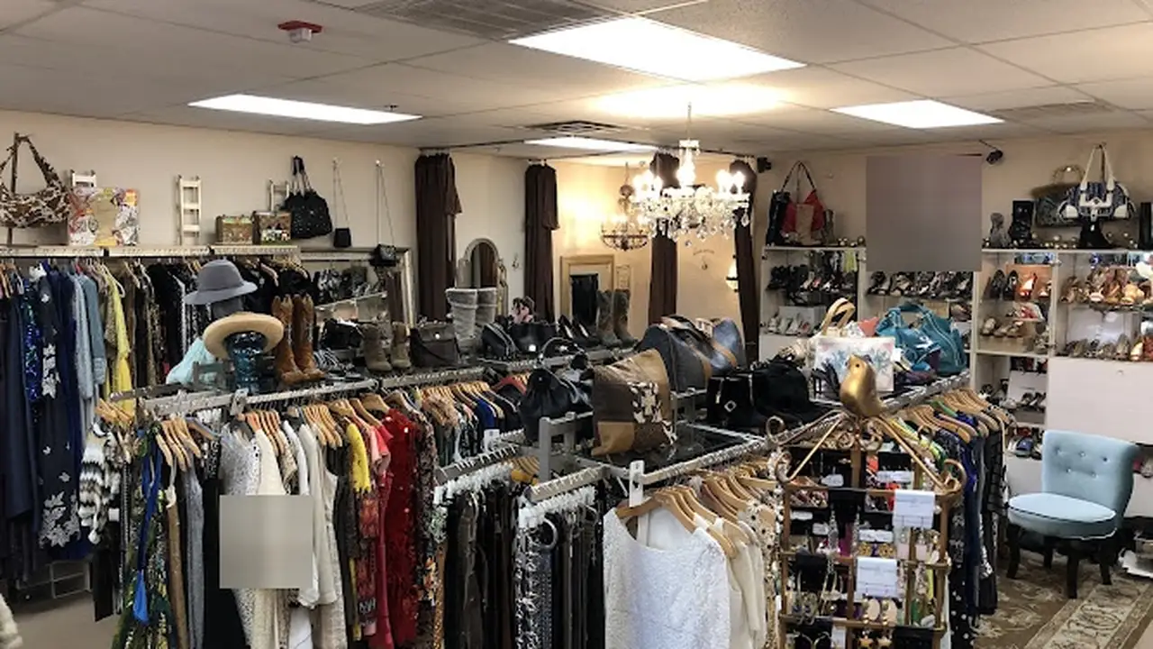 Consignment store in Las Vegas, Nevada: Trading Labels