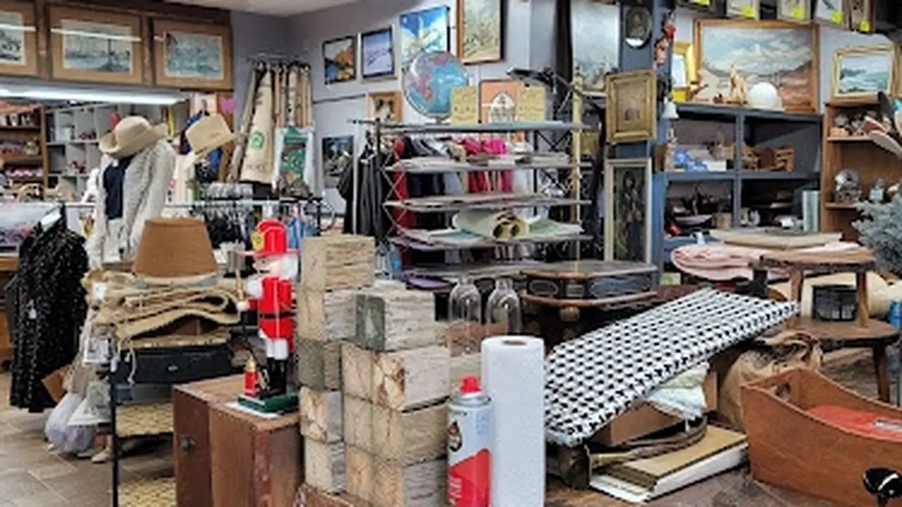 Consignment store in Columbia, Connecticut: Trailside Treasure