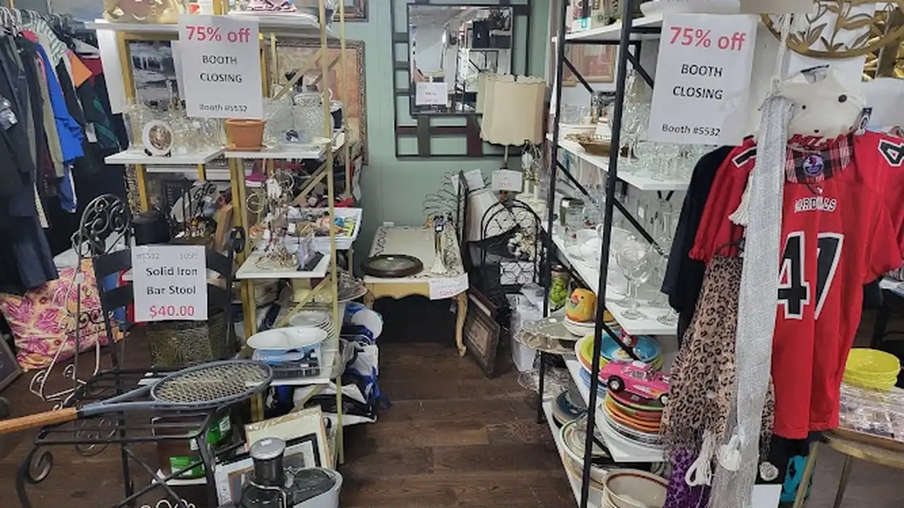 Consignment store in Cartersville, Georgia: Treasure Chest Outlet