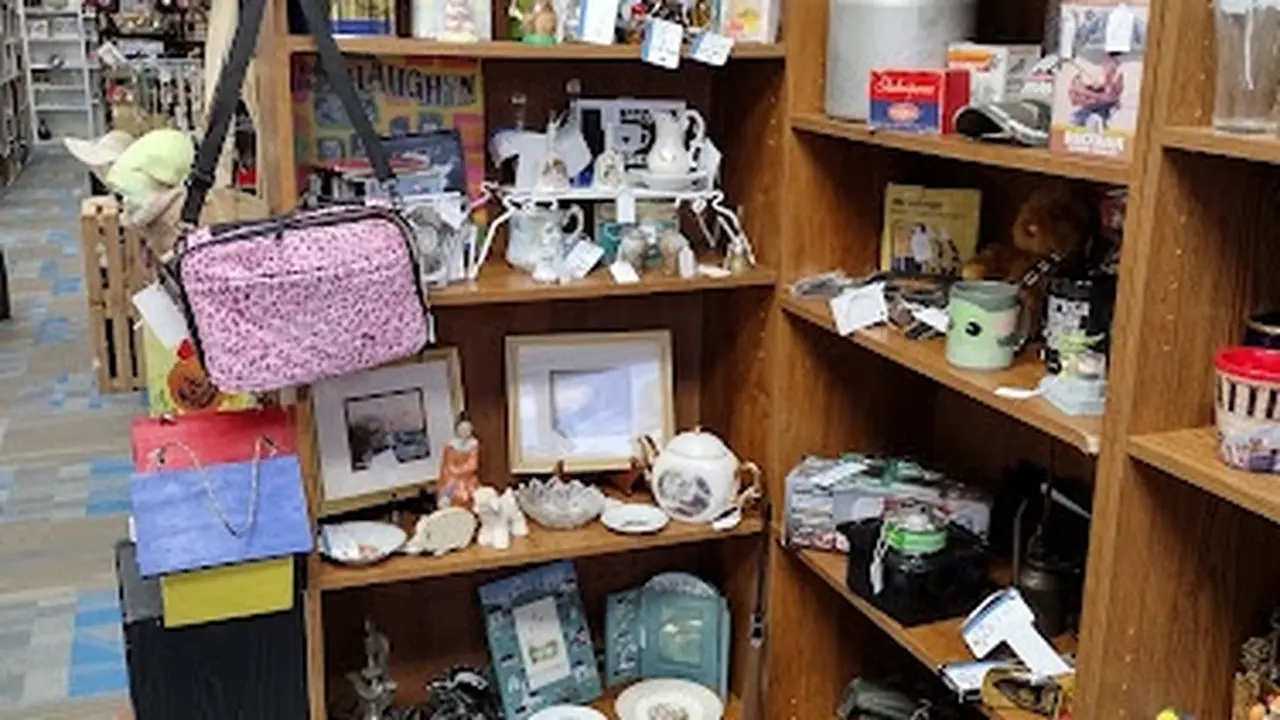 Consignment store in Salisbury, North Carolina: Treasure Hunters Variety Store