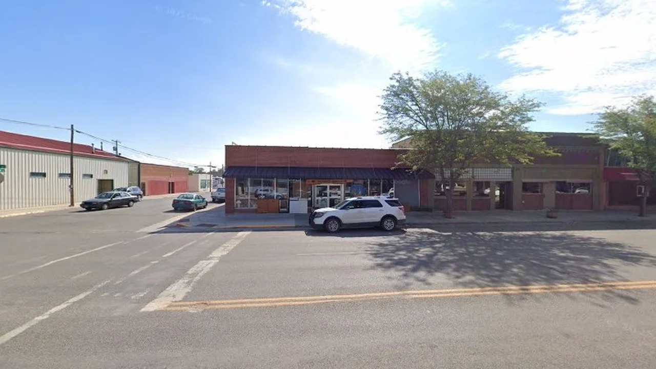Consignment store in Hardin, Montana: Treasure Market