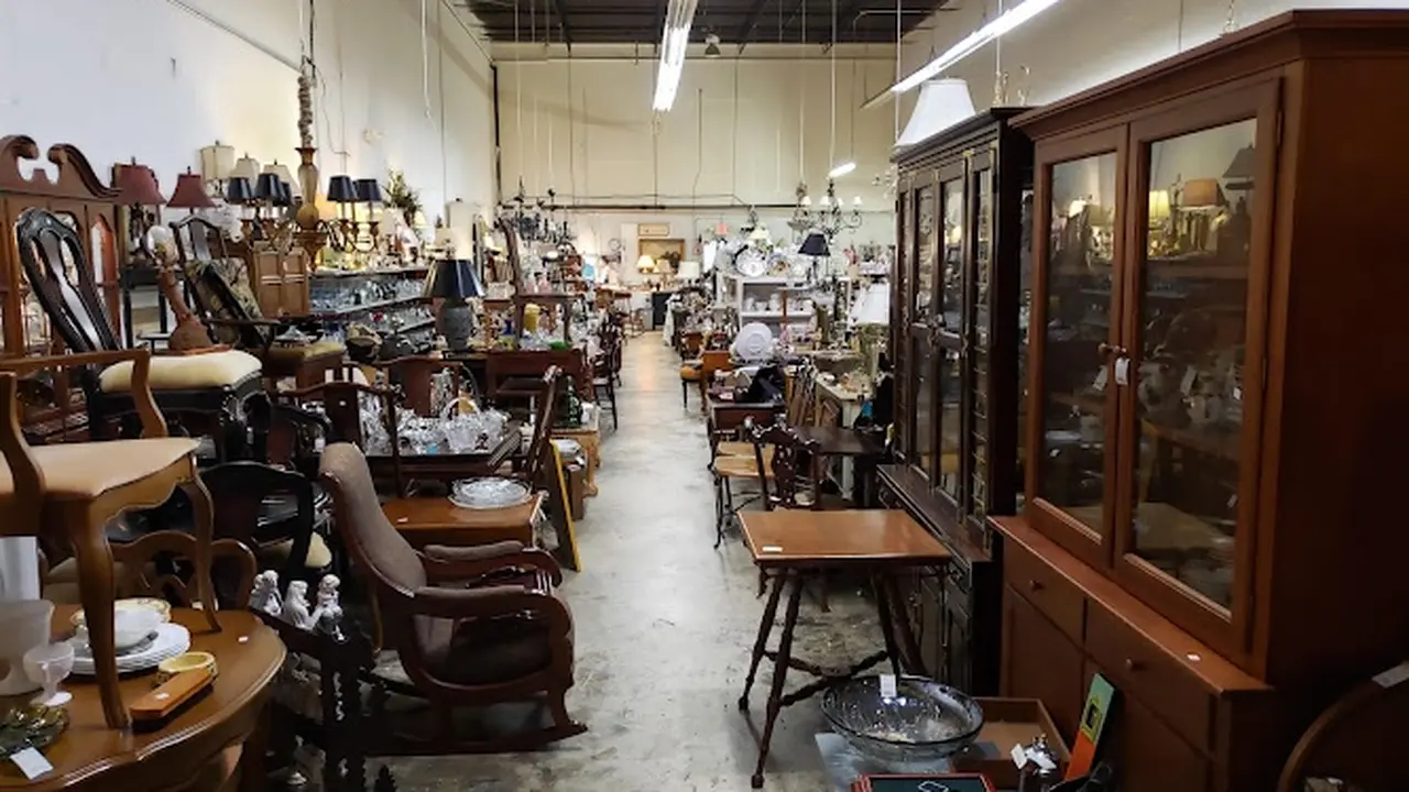 Consignment store in Atlanta, Georgia: Treasure Mart