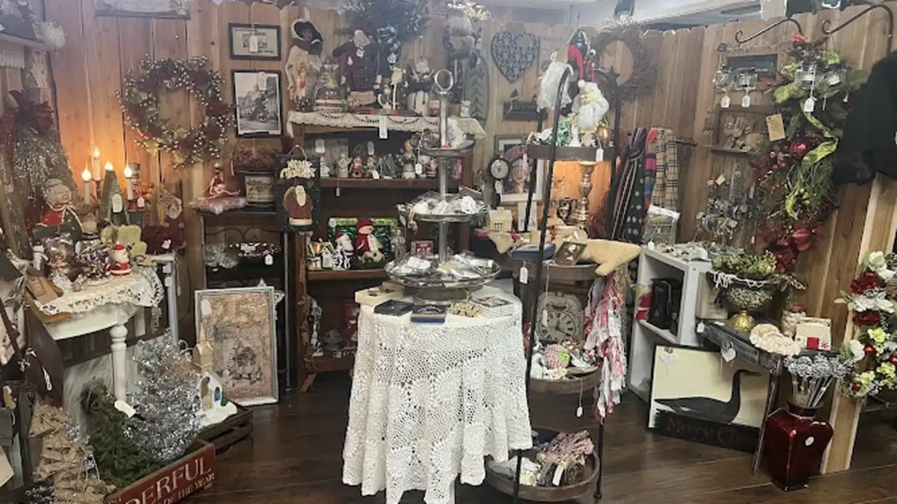 Consignment store in Pittsburgh, Pennsylvania: Treasure Trove Fleatique