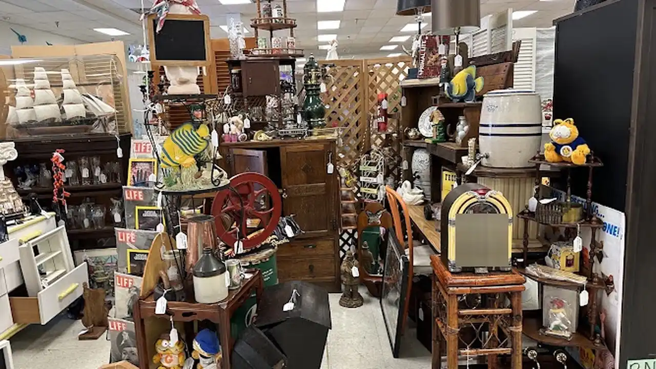 Consignment store in Hudson, Florida: Treasure Trove Mini Mall & Consignments