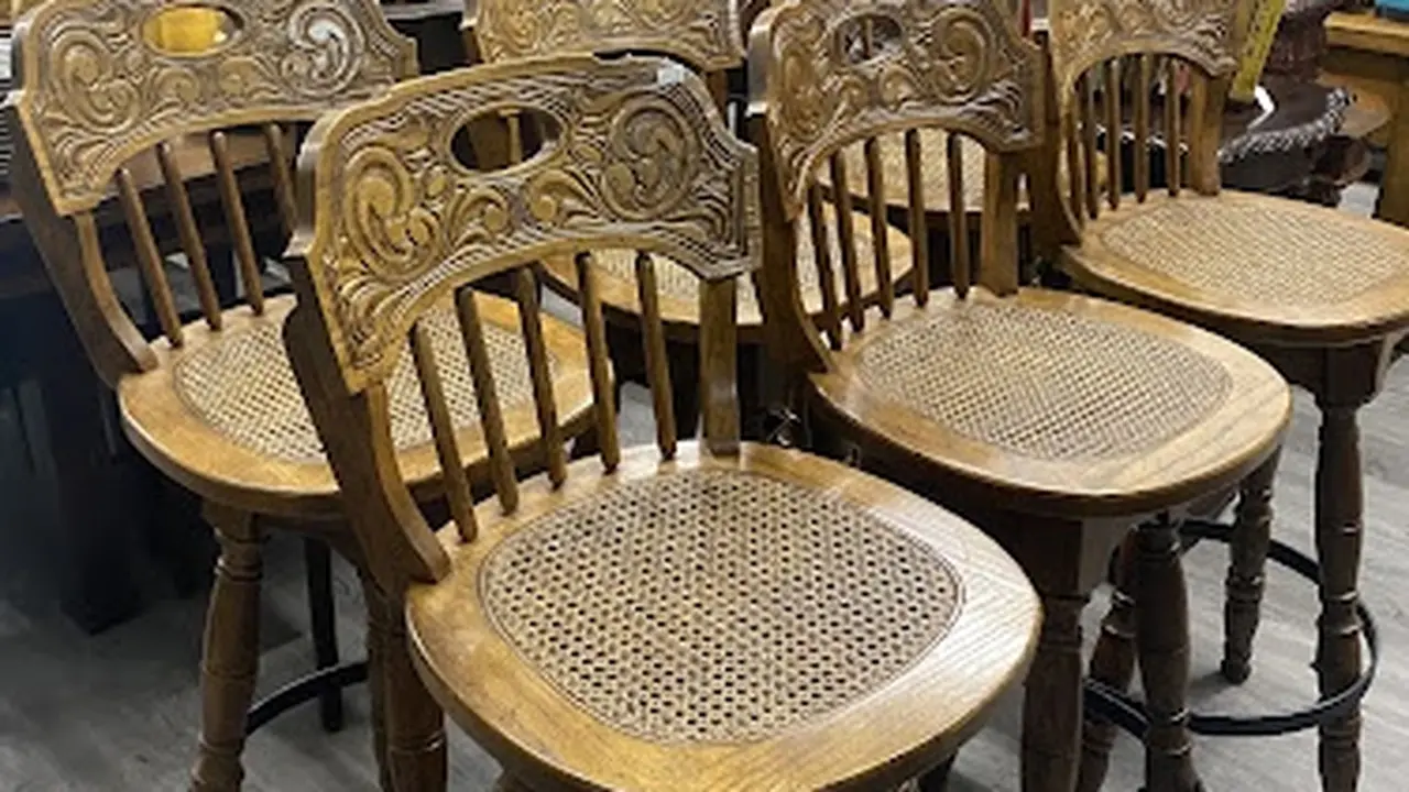 Consignment store in Rogers, Arkansas: Treasures and Beyond Consignments and Novelties