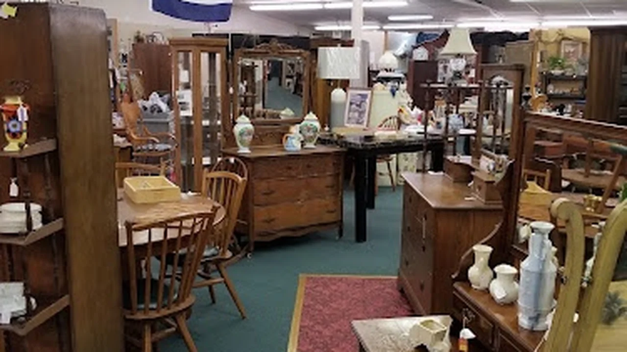 Consignment store in Fort Smith, Arkansas: Treasures At Century Plaza