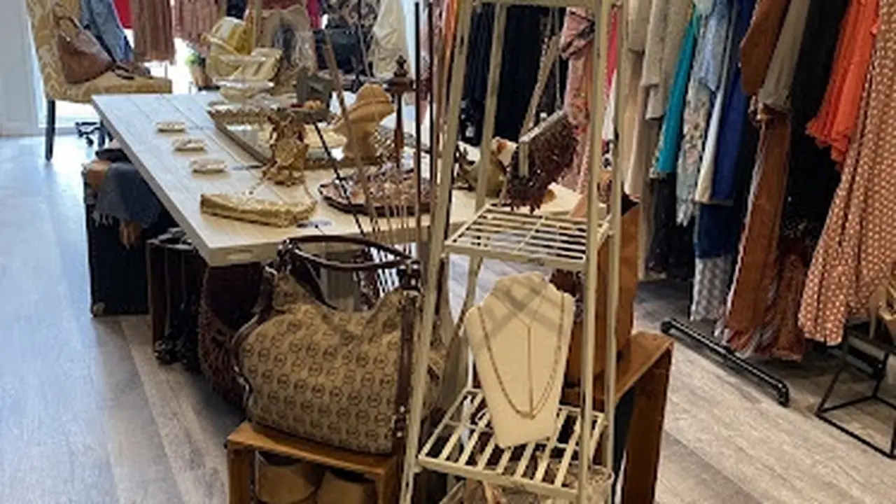 Consignment store in Wappingers Falls, New York: Treasures of The Valley