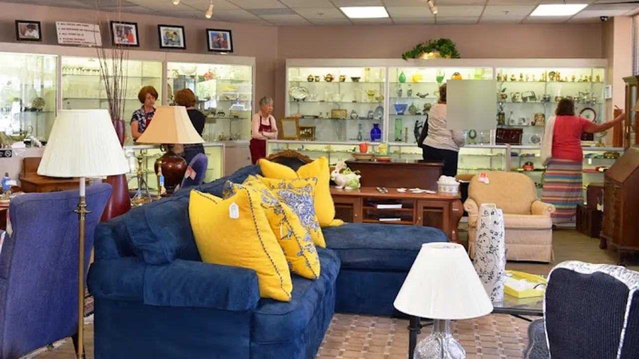 Consignment store in Costa Mesa, California: Treasures on Consignment