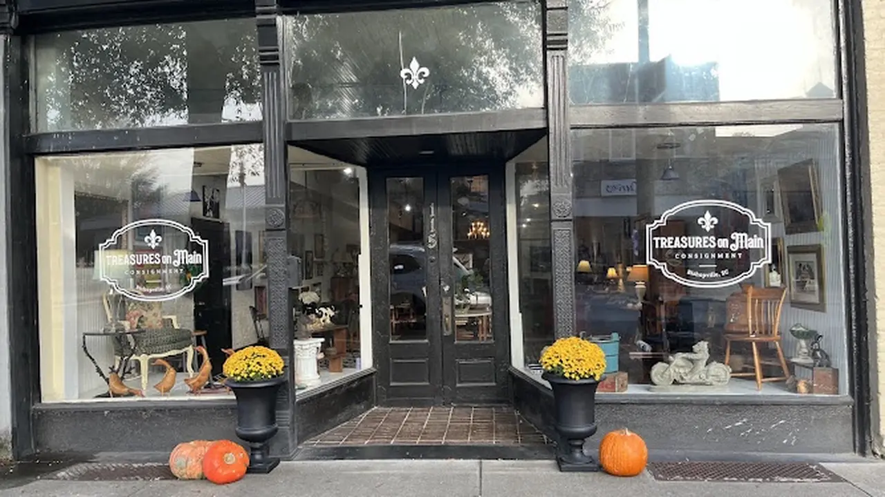 Consignment store in Bishopville, South Carolina: Treasures On Main