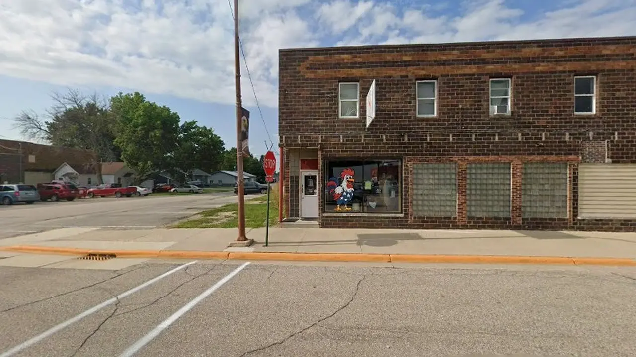 Consignment store in Dakota City, Iowa: Trinkets & Treasures Boutique