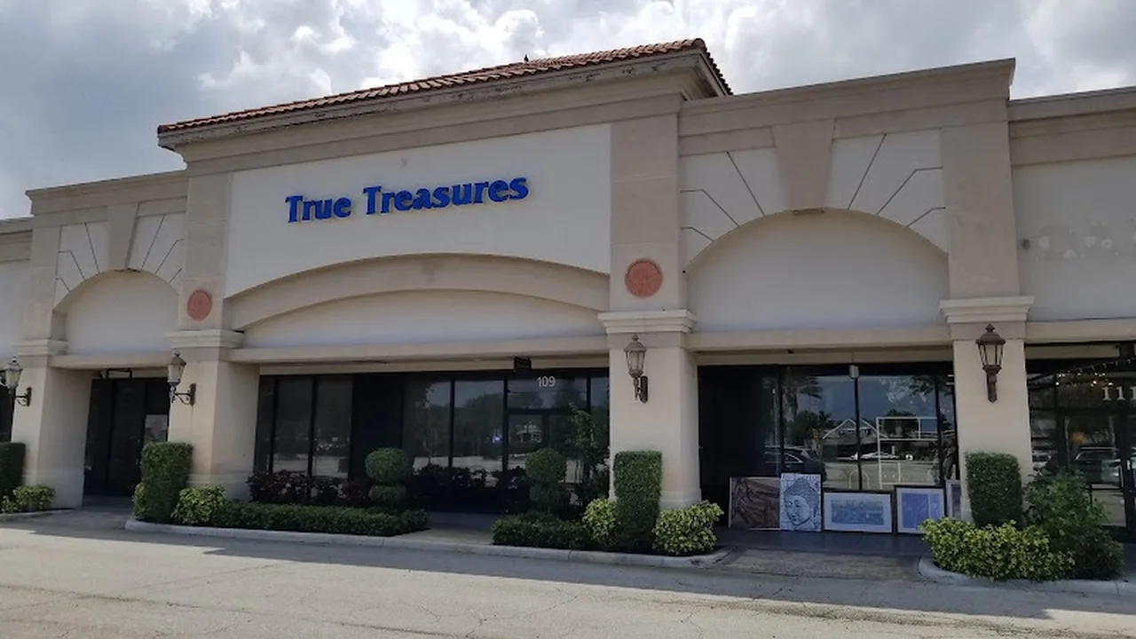 Consignment store in North Palm Beach, Florida: True Treasures