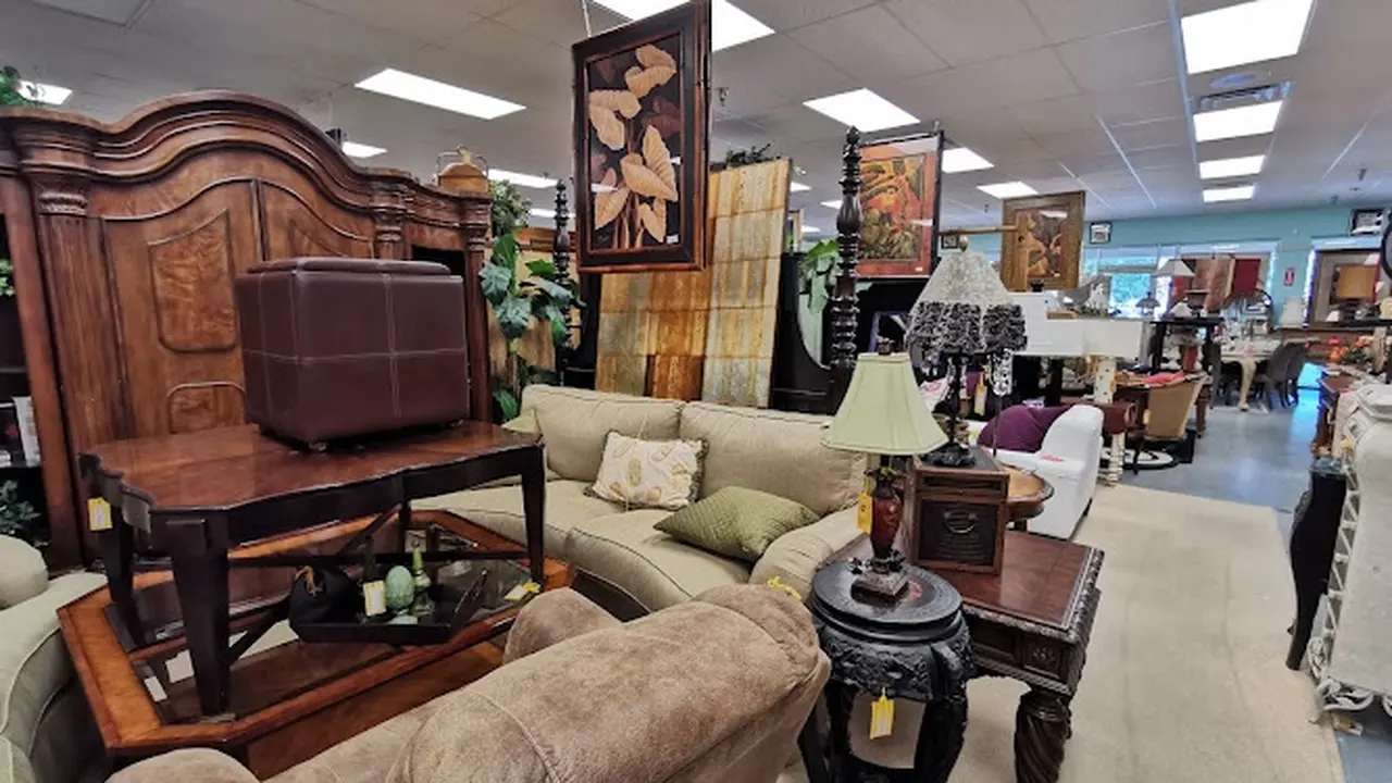 Consignment store in Palm Beach Gardens, Florida: True Treasures