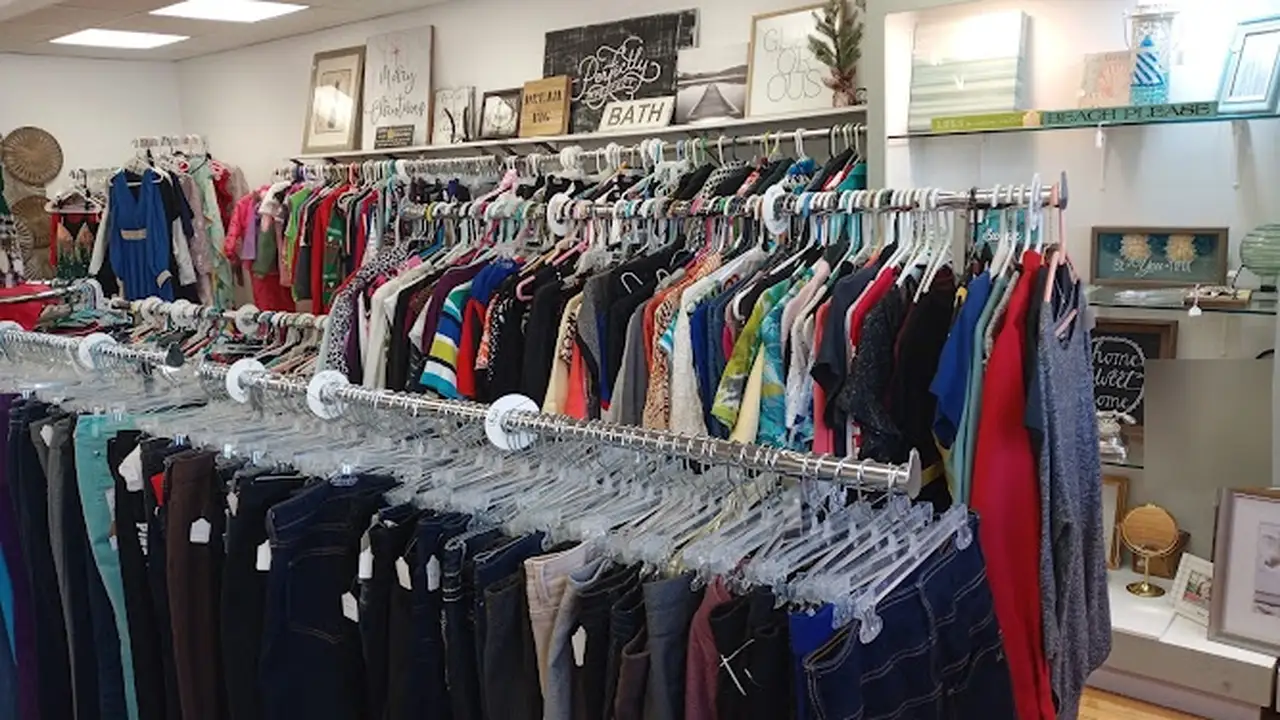 Consignment store in Rockton, Illinois: Truly Treasured Gift n Thrift
