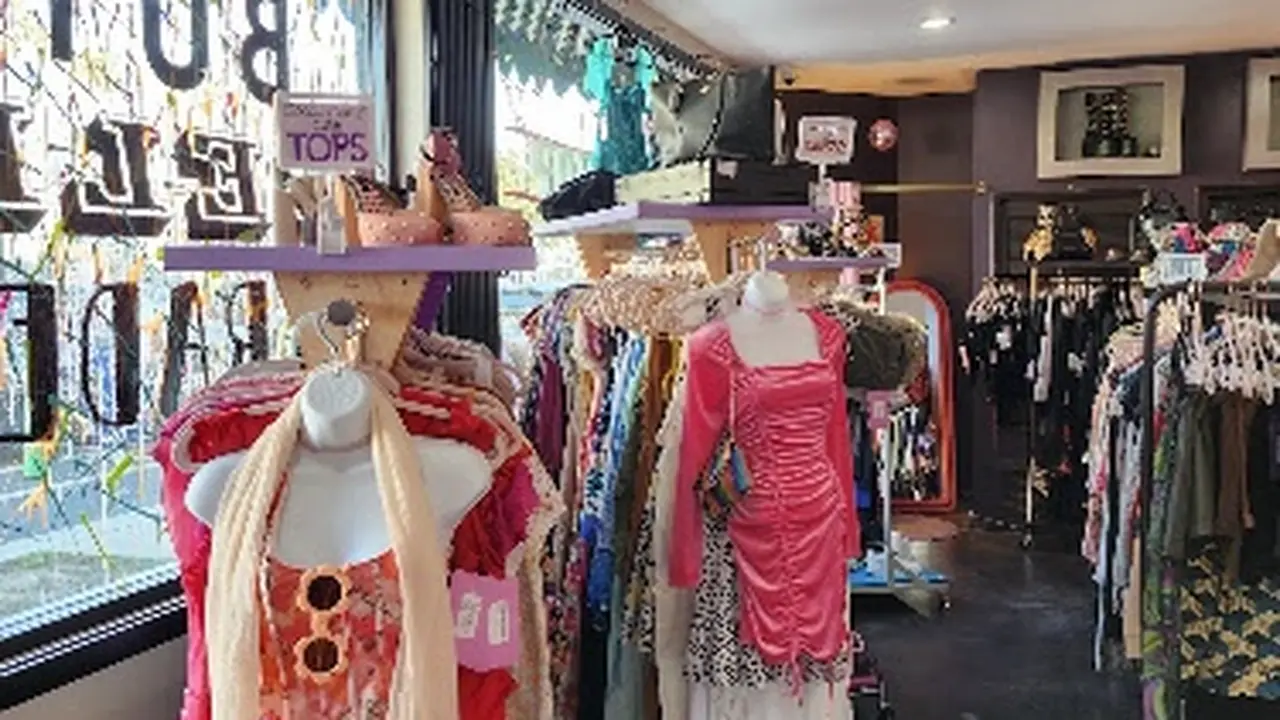 Consignment store in Long Beach, California: Trunkshop Apparel