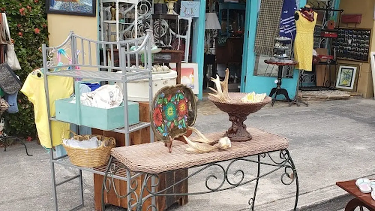 Consignment store in Ocala, Florida: Tumbleweed of Ocala