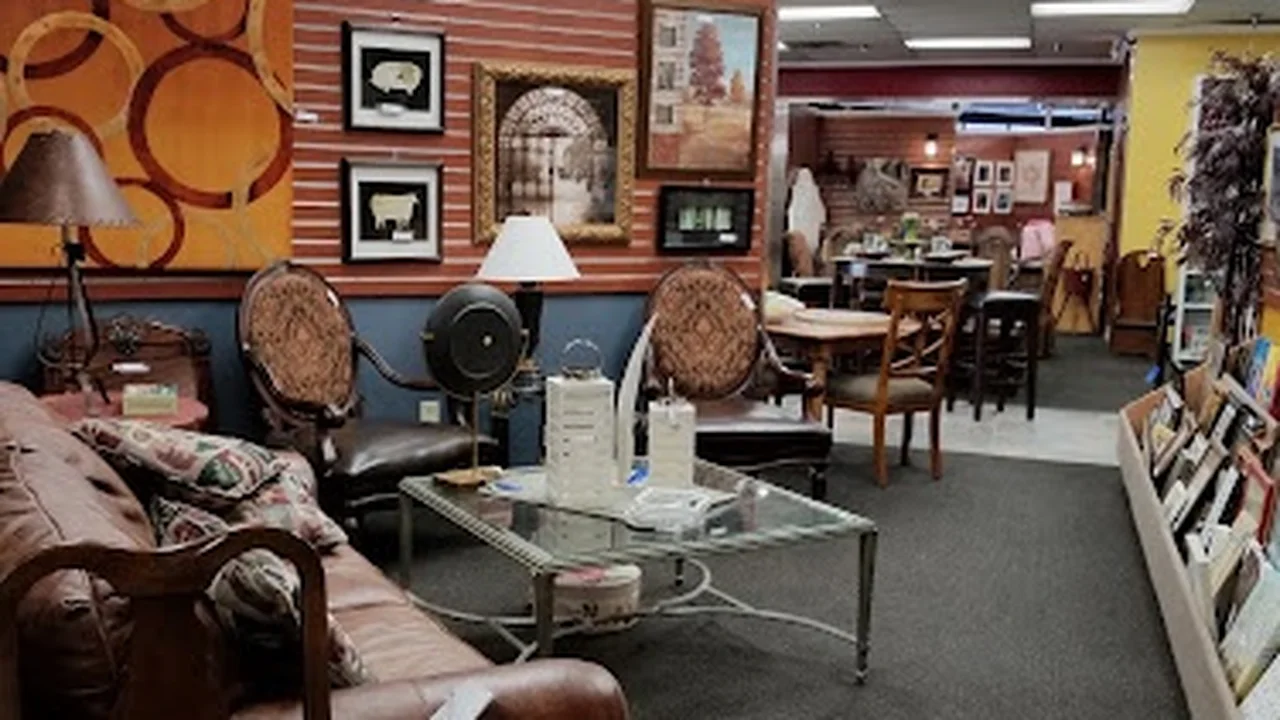 Consignment store in Eden Prairie, Minnesota: Turn Style Consignment Home Furnishings