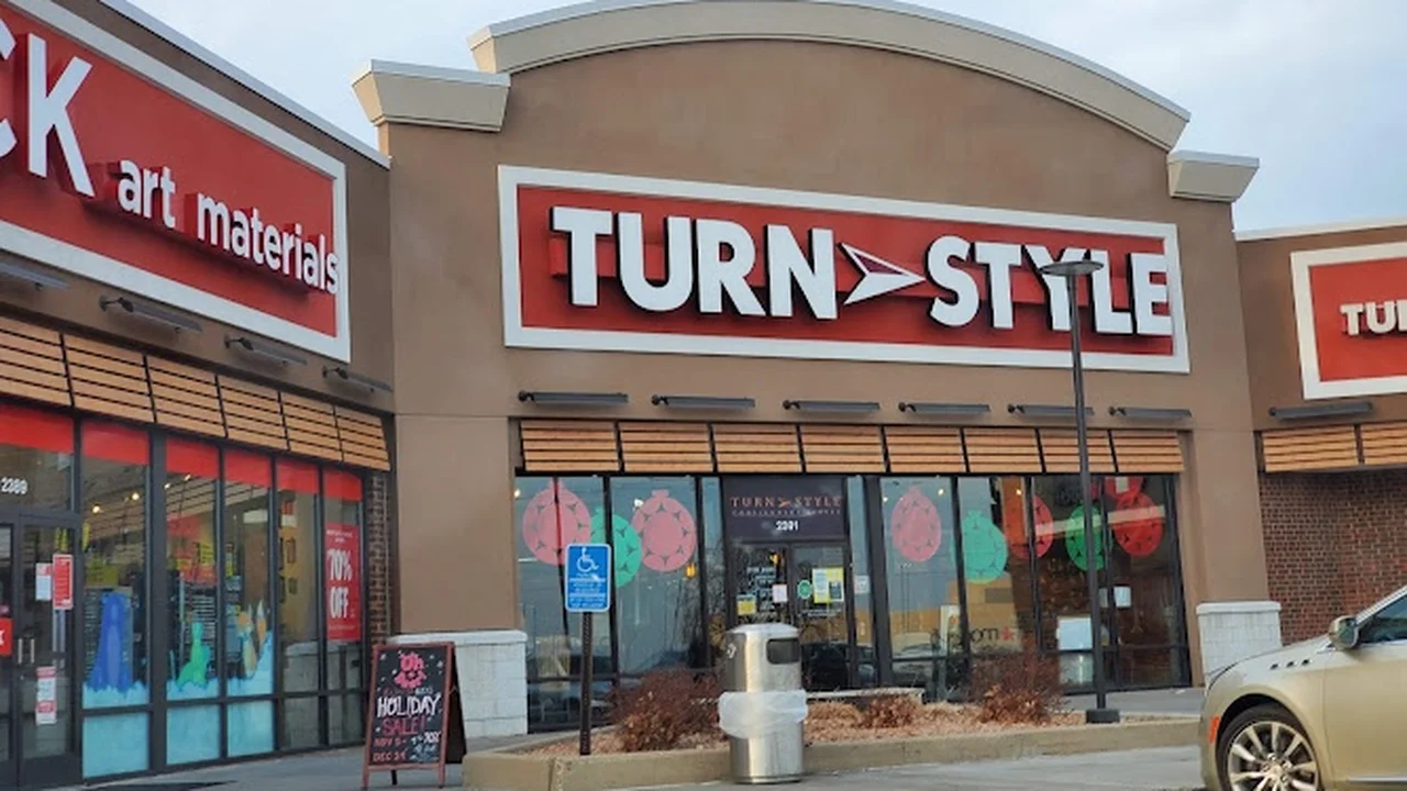 Consignment store in Roseville, Minnesota: Turn Style Consignment