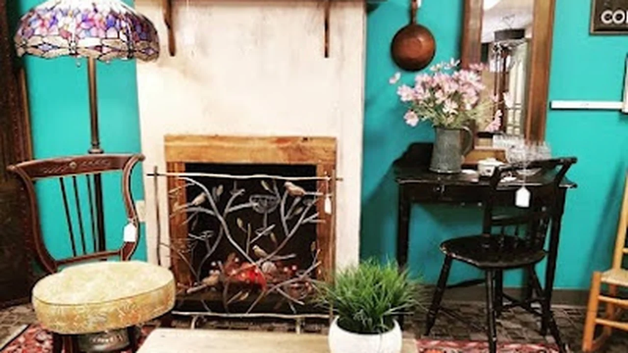 Consignment store in Swanzey, New Hampshire: Turning leaf consignment