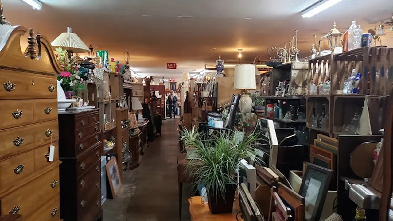 Consignment store in Thurmond, North Carolina: Twice New Furniture and Accents