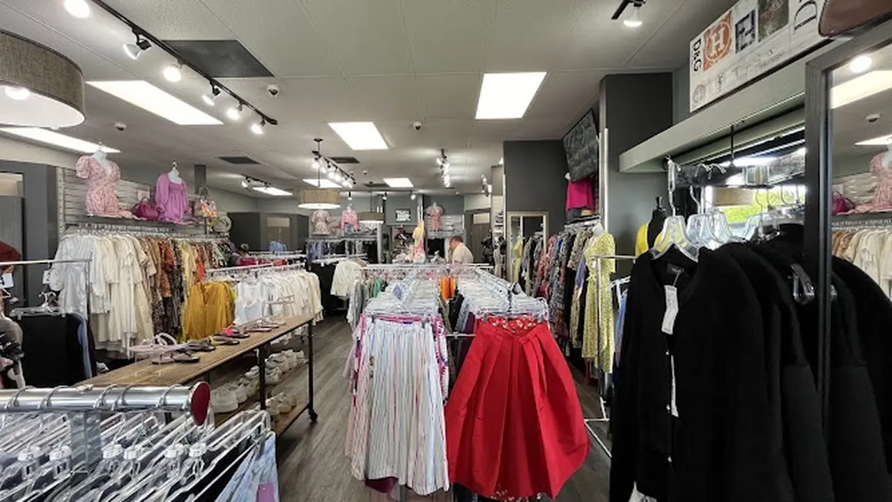 Consignment store in Costa Mesa, California: Twice The Style