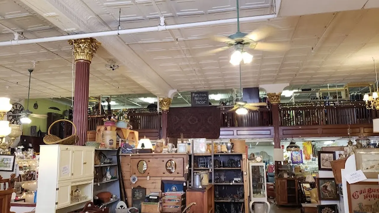 Consignment store in Brattleboro, Vermont: Twice Upon A Time Antiques