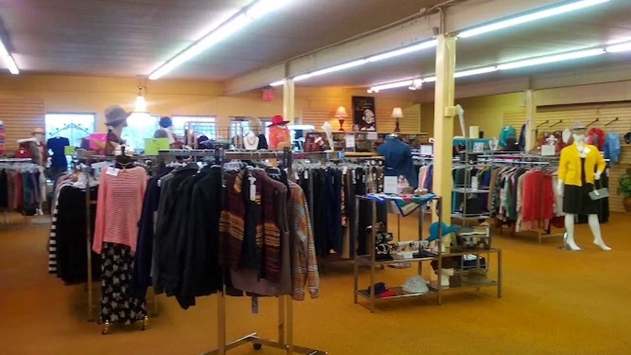 Consignment store in Twinsburg, Ohio: Twila's Treasures