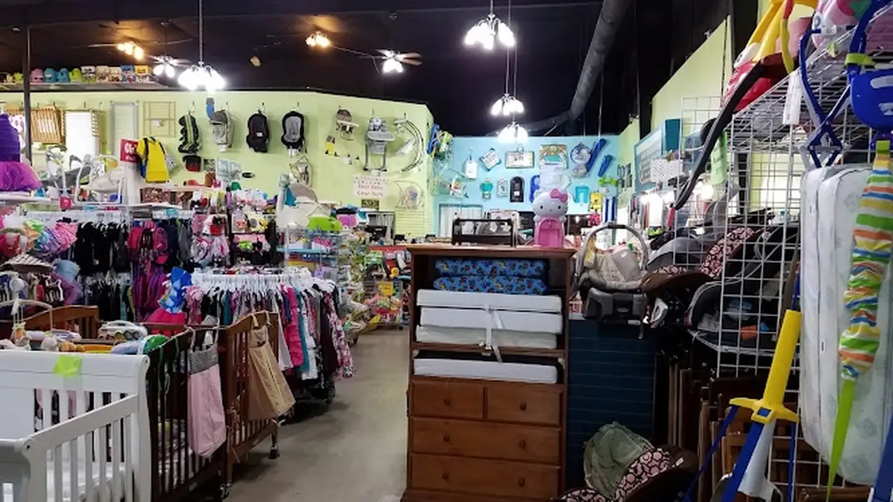 Consignment store in Naples, Florida: Twinkle Twinkle Little Store