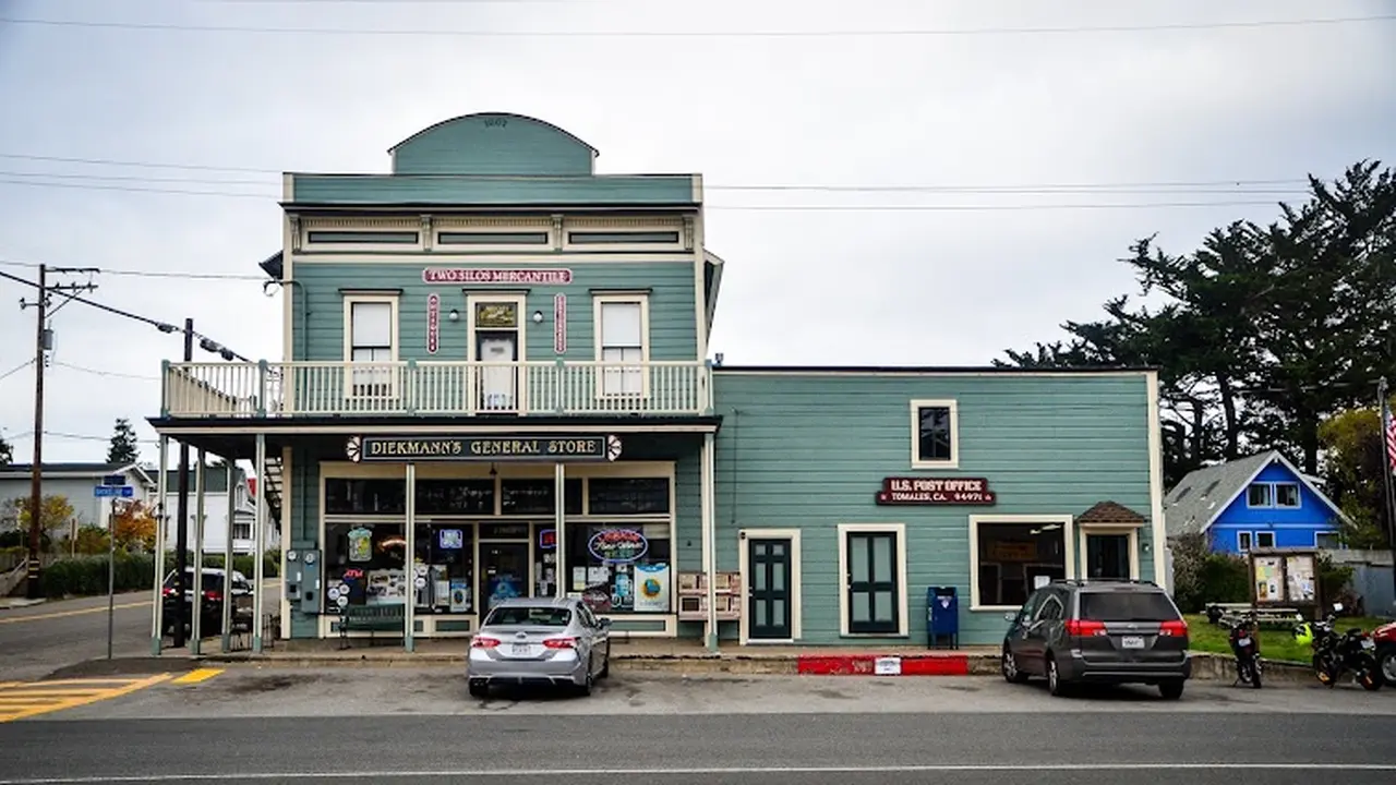 Consignment store in Tomales, California: Two Silos Mercantile