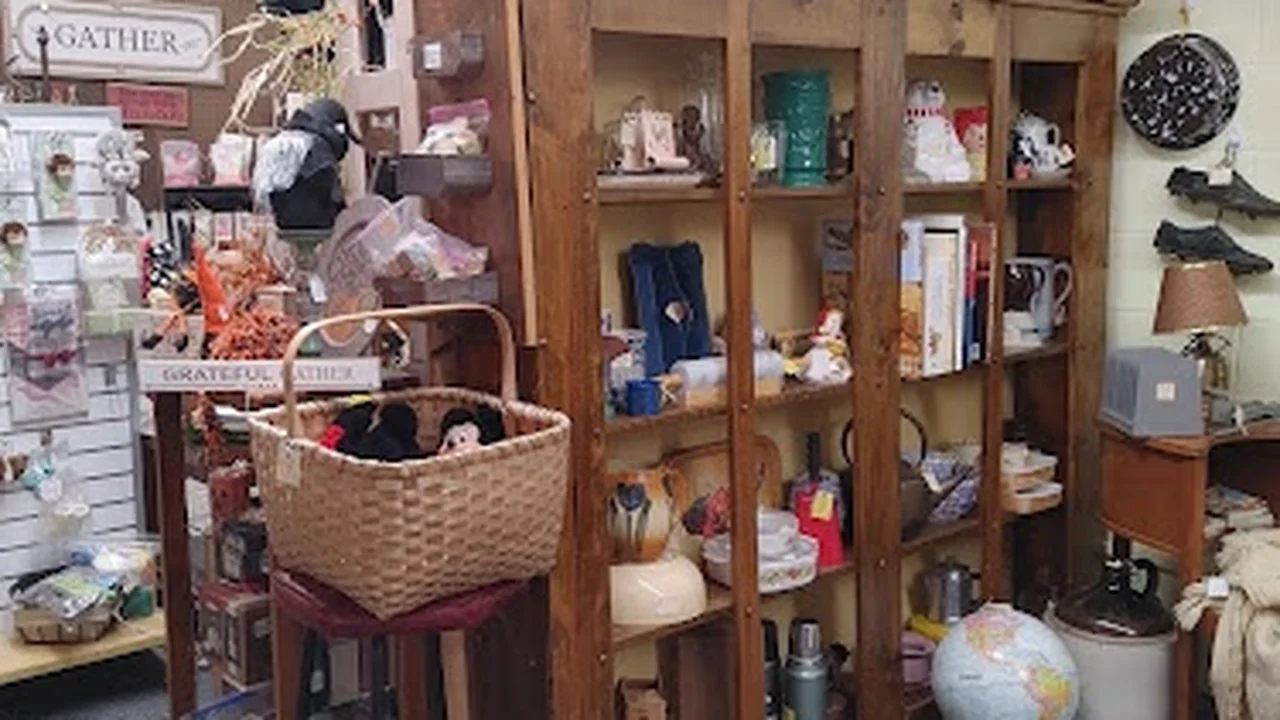 Consignment store in Peoria, Illinois: Two Sisters and a Warehouse