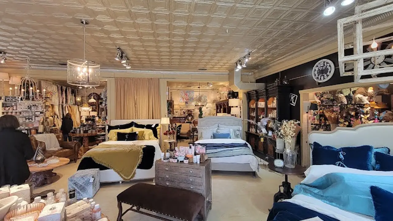 Consignment store in Boerne, Texas: Two Trick Pony Consignment