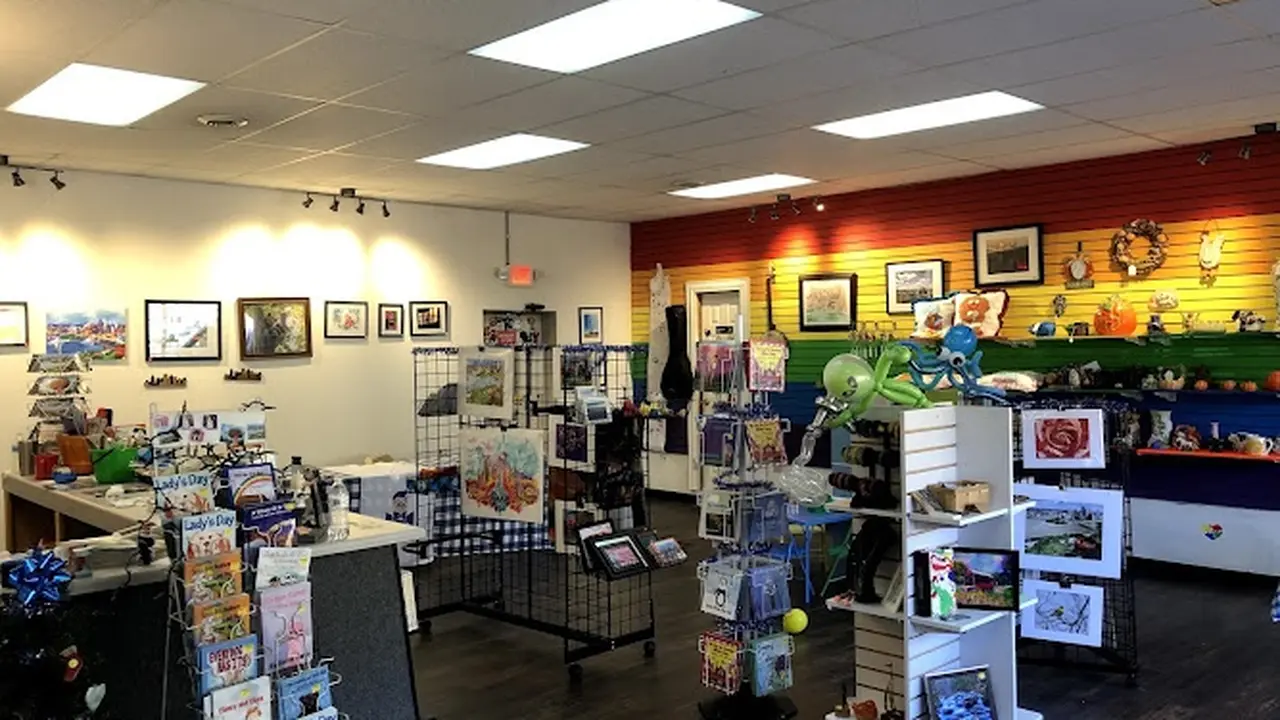 Consignment store in New Kensington, Pennsylvania: Uncle Dave's Art Studio